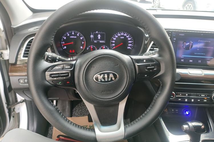 Used Kia K4 2014 1.8L Automatic GLS Steering Wheel