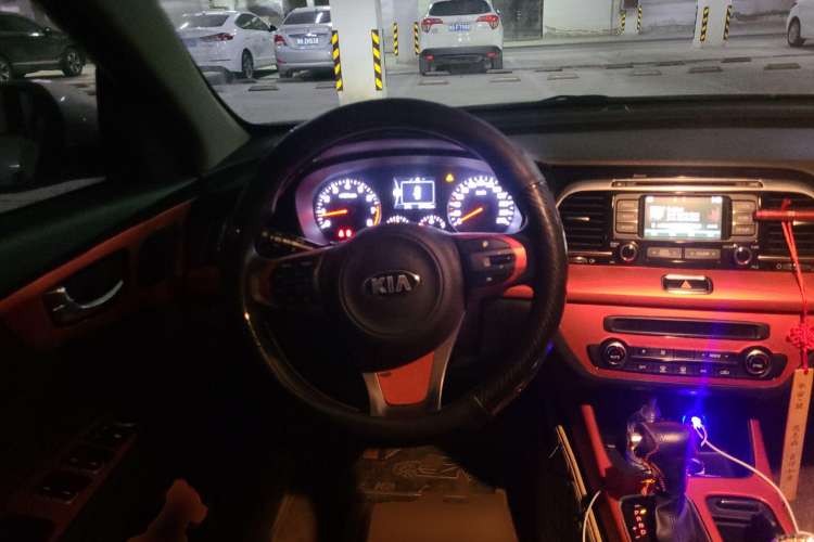 Used Kia K4 2014 1.8L Automatic GLS Steering Wheel