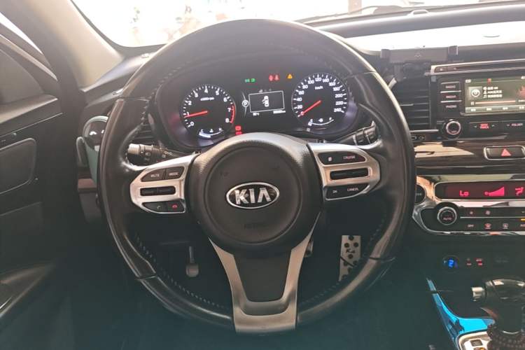 Used Kia K4 2014 1.8L Automatic DLX Steering Wheel