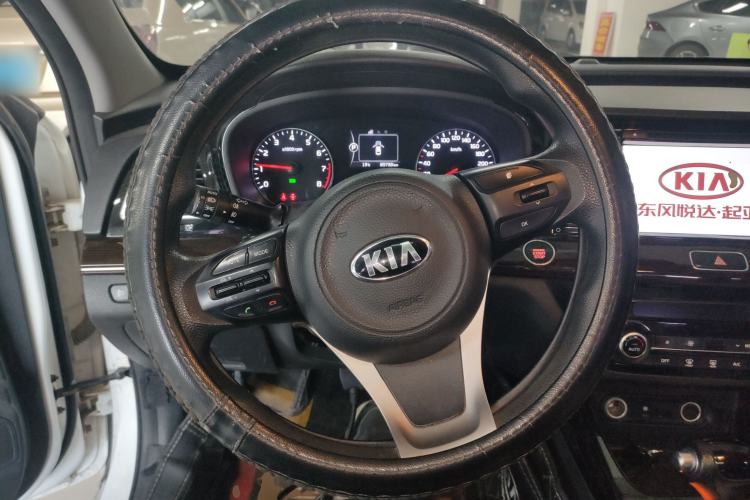 Used Kia K4 2014 1.8L Automatic GLS Steering Wheel