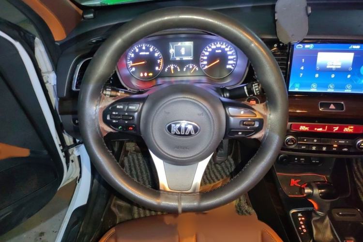 Used Kia K4 2014 1.8L Automatic GLS Steering Wheel