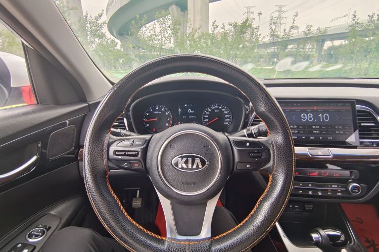 Used Kia K4 2014 1.8L Automatic GLS Steering Wheel