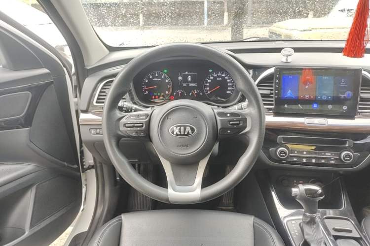 Used Kia K4 2014 1.8L Automatic GLS Steering Wheel