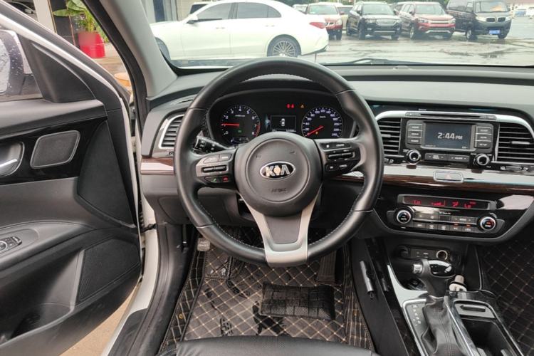 Used Kia K4 2014 1.8L Automatic DLX Steering Wheel
