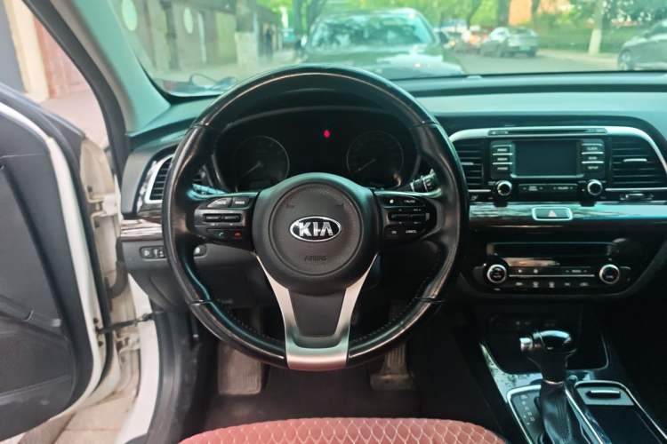 Used Kia K4 2014 1.8L Automatic DLX Steering Wheel