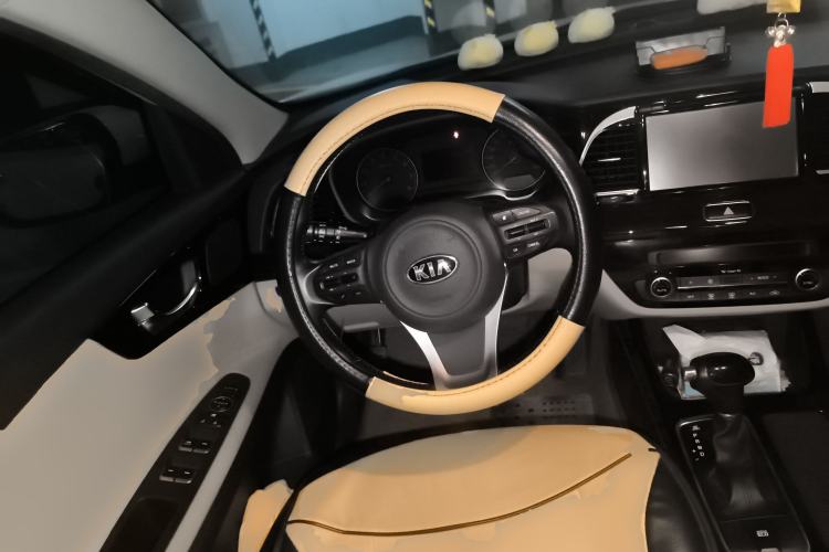 Used Kia K4 2014 1.8L Automatic GLS Steering Wheel