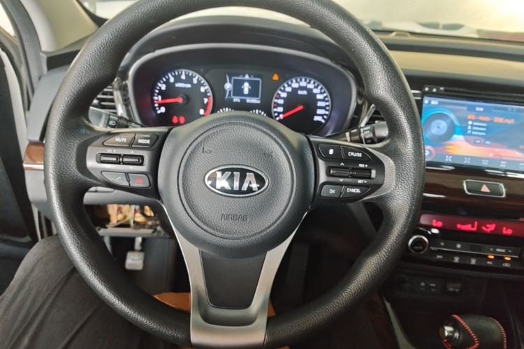 Used Kia K4 2014 1.8L Automatic GLS Steering Wheel