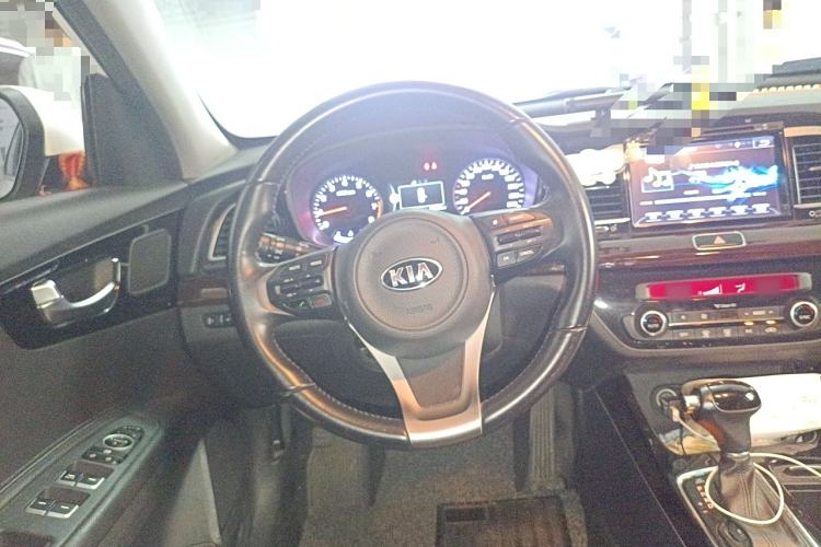 Used Kia K4 2014 1.8L Automatic DLX Steering Wheel