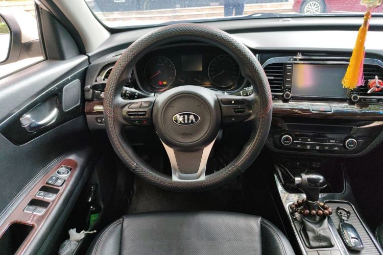 Used Kia K4 2014 1.8L Automatic GLS Steering Wheel