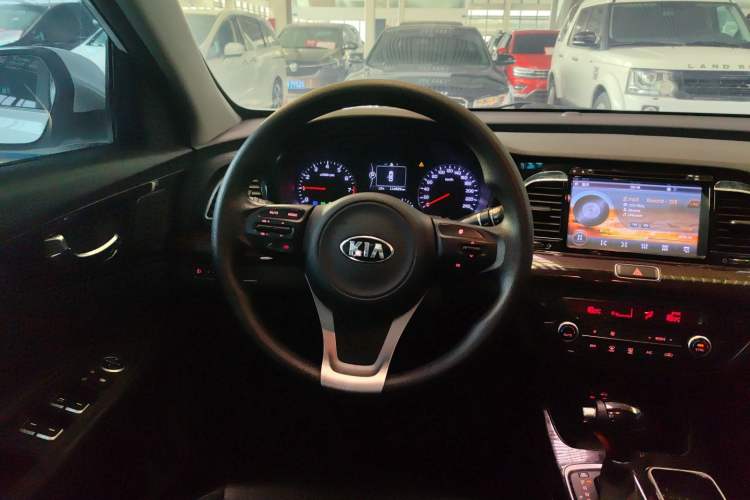 Used Kia K4 2014 1.8L Automatic GLS Steering Wheel