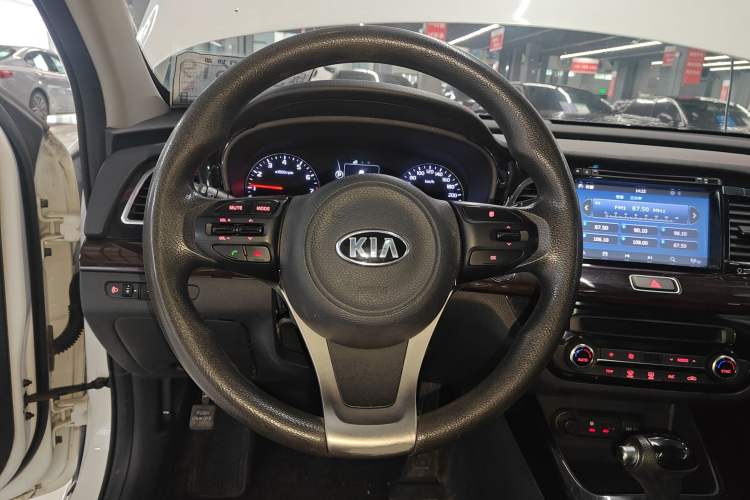 Used Kia K4 2014 1.8L Automatic GLS Steering Wheel