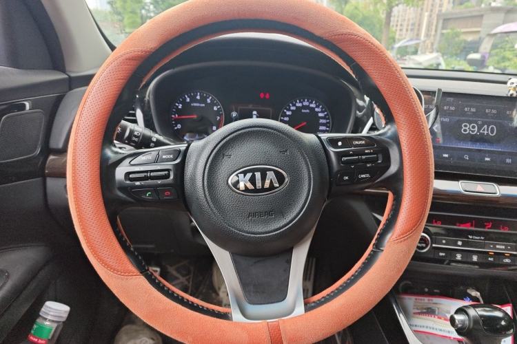 Used Kia K4 2014 1.8L Automatic DLX Steering Wheel