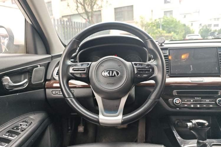 Used Kia K4 2014 1.8L Automatic GLS Steering Wheel