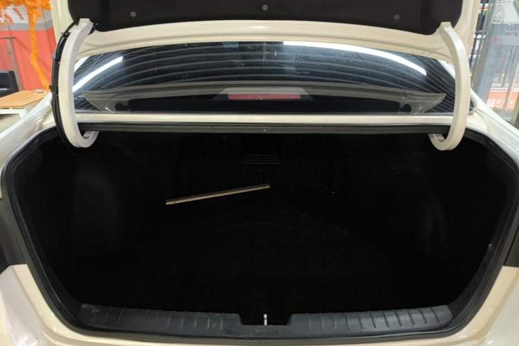 Used Kia K4 2014 1.8L Automatic GLS Trunk