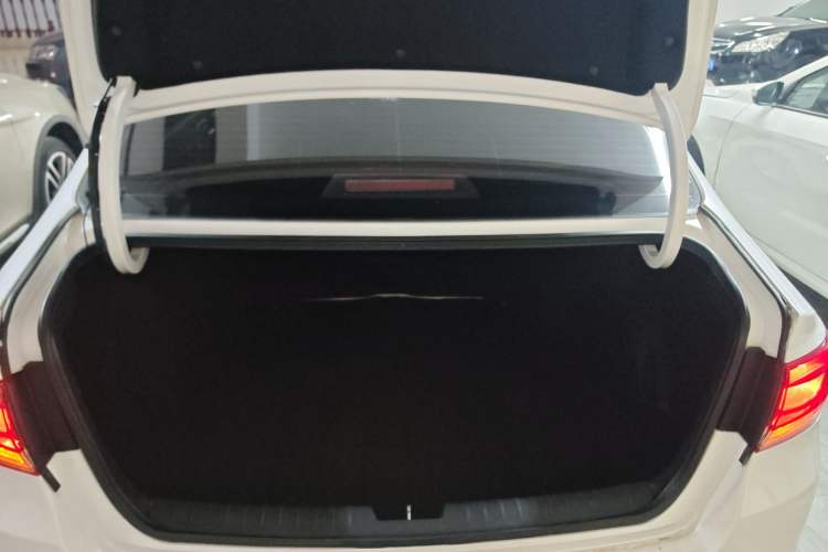 Used Kia K4 2014 1.8L Automatic GLS Trunk