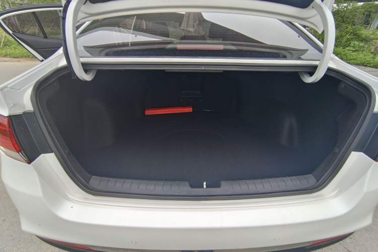 Used Kia K4 2014 1.8L Automatic GLS Trunk