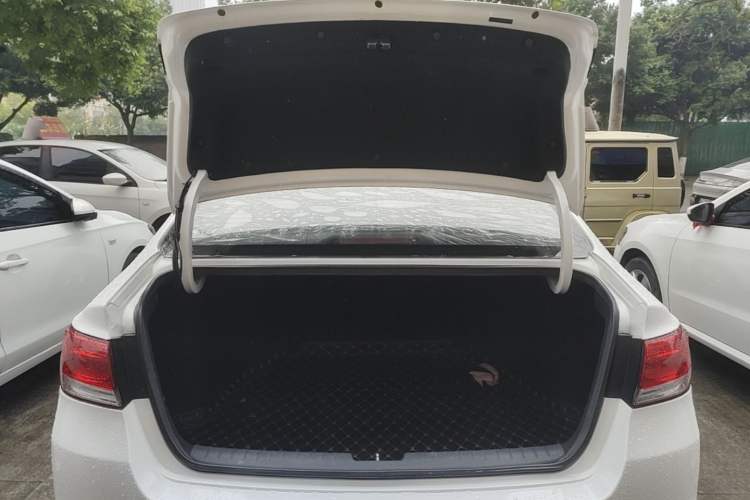 Used Kia K4 2014 1.8L Automatic GLS Trunk