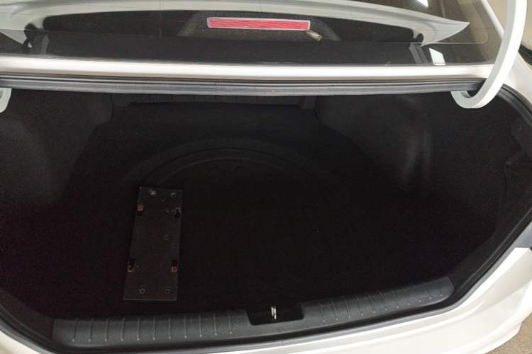 Used Kia K4 2014 1.8L Automatic GLS Trunk