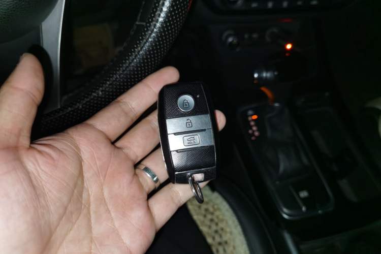 Used Kia K4 2014 1.8L Automatic DLX Vehicle Key
