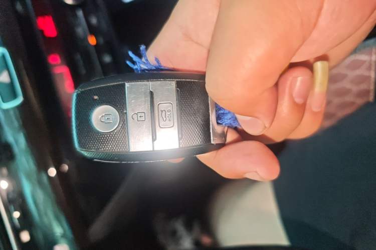 Used Kia K4 2014 1.8L Automatic DLX Vehicle Key