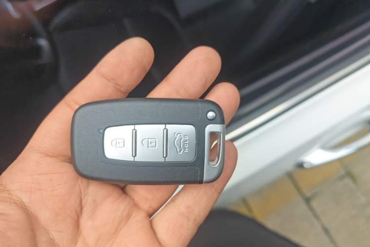 Used Kia K4 2014 1.8L Automatic DLX Vehicle Key
