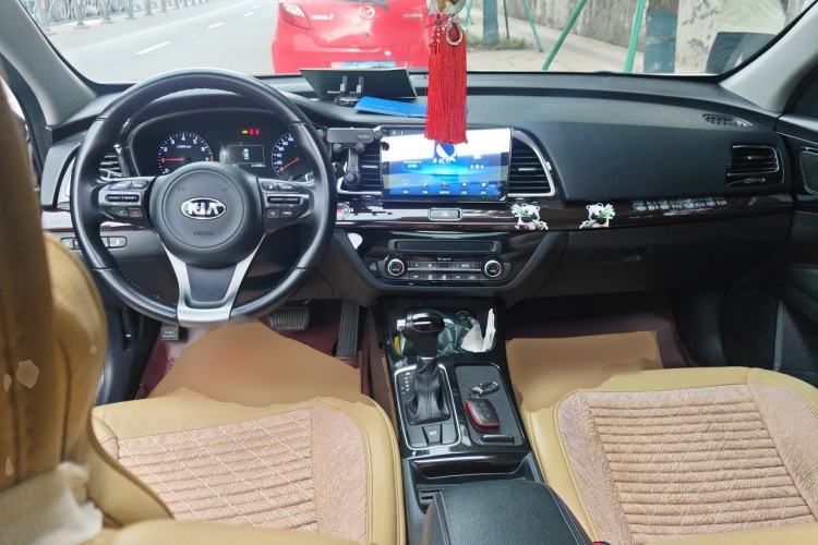 Used Kia K4 2014 1.8L Automatic DLX Center Console