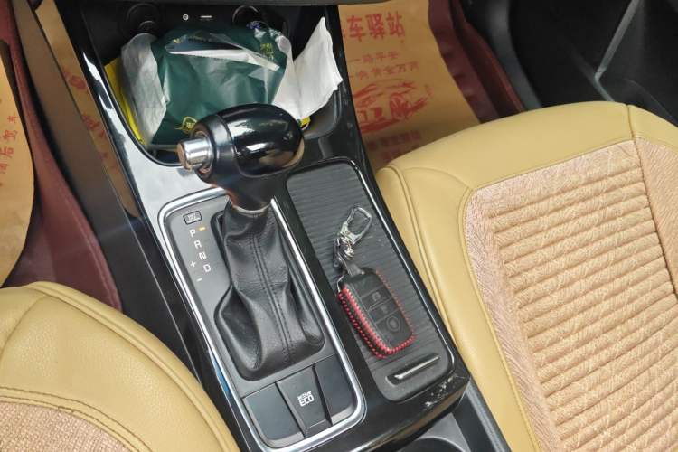 Used Kia K4 2014 1.8L Automatic DLX Gear Lever