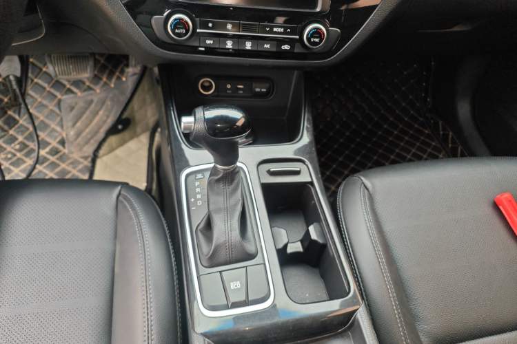 Used Kia K4 2014 1.8L Automatic GLS Gear Lever