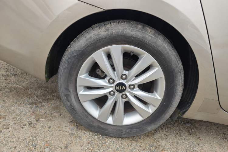 Used Kia K4 2014 1.8L Automatic GLS Right Rear Wheel Hub