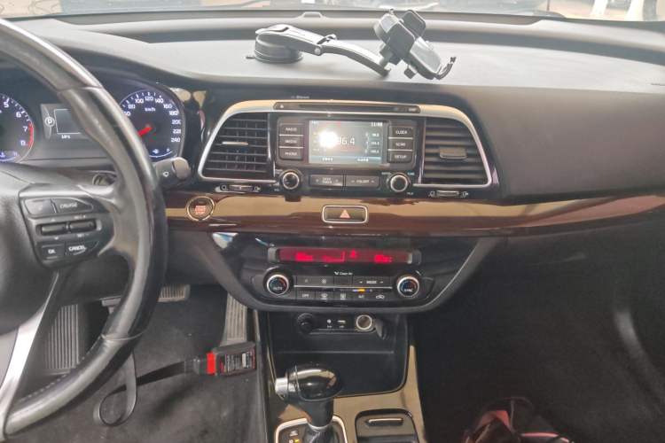 Used Kia K4 2015 1.8L Automatic DLX Special Audio And AC Panel