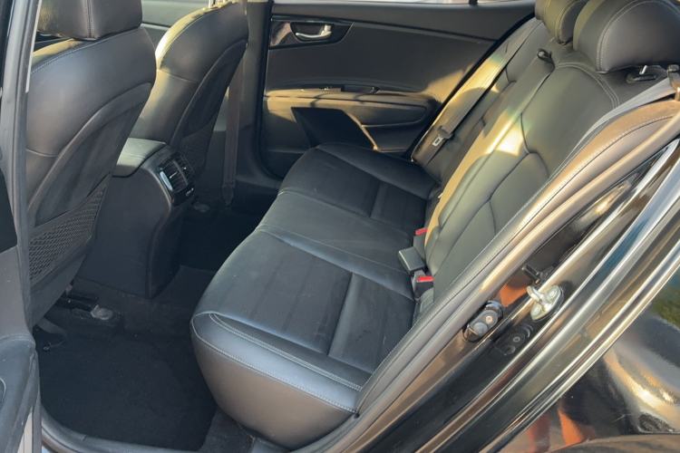 Used Kia K4 2015 1.8L Automatic GLS Special Center Console