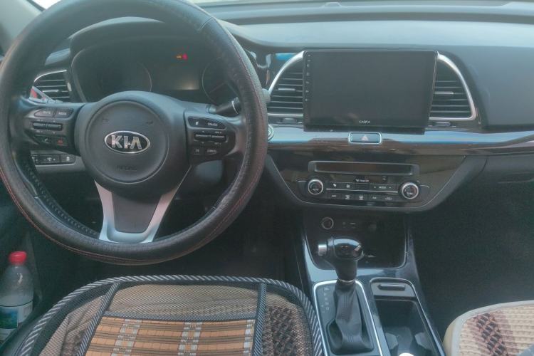 Used Kia K4 2015 1.8L Automatic GLS Special Center Console