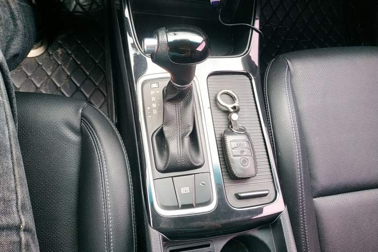 Used Kia K4 2015 1.8L Automatic GLS Special Gear Lever
