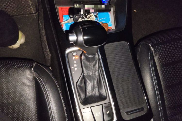 Used Kia K4 2015 1.8L Automatic DLX Special Gear Lever