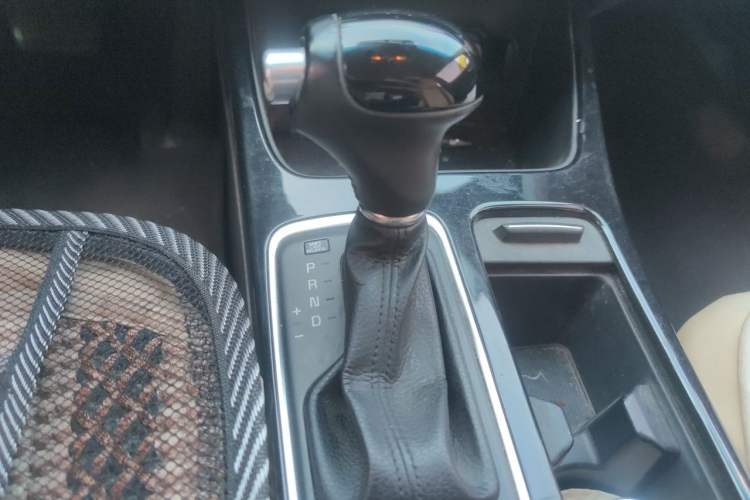 Used Kia K4 2015 1.8L Automatic GLS Special Gear Lever