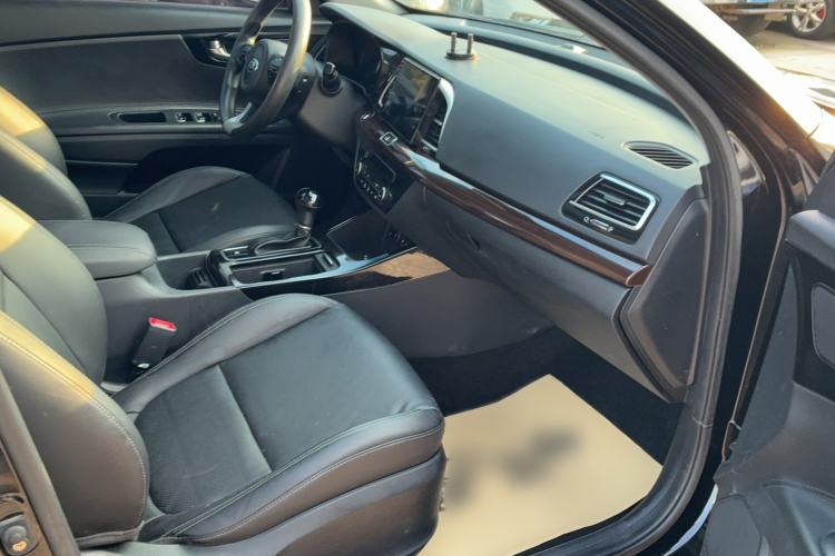 Used Kia K4 2015 1.8L Automatic GLS Special Interior 2