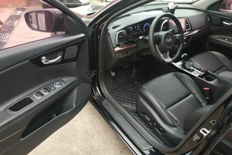Used Kia K4 2015 1.8L Automatic GLS Special Interior 3