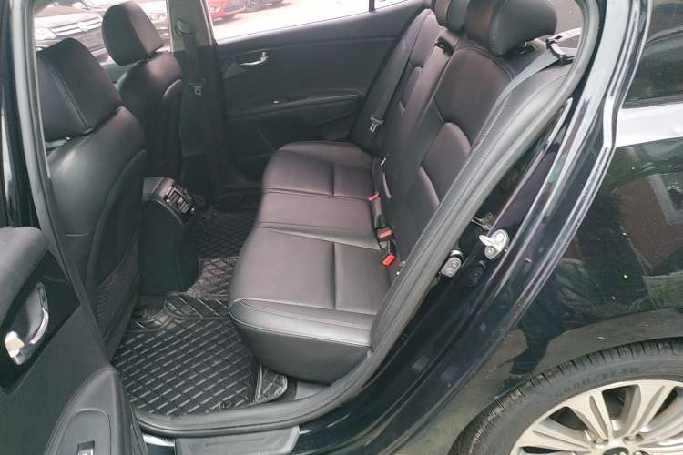 Used Kia K4 2015 1.8L Automatic GLS Special Interior 4
