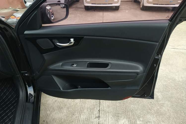 Used Kia K4 2015 1.8L Automatic GLS Special Interior 5