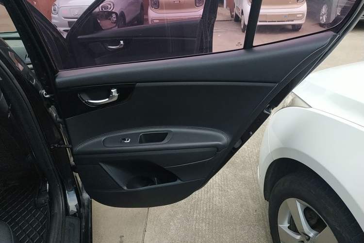 Used Kia K4 2015 1.8L Automatic GLS Special Interior 6