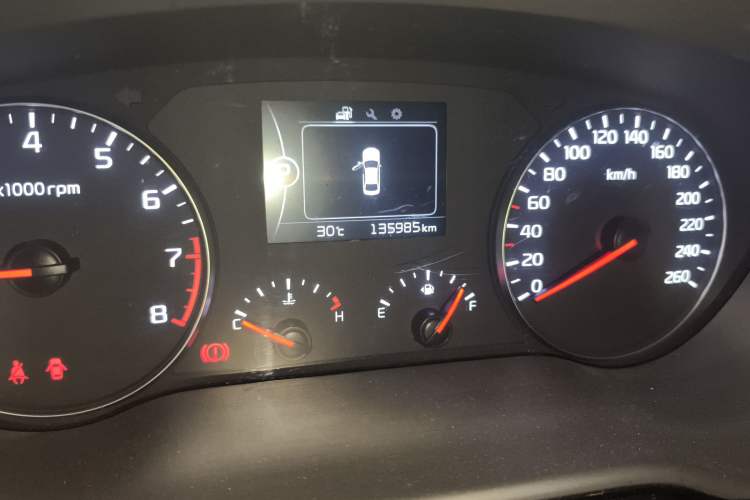 Used Kia K4 2015 1.6T Automatic T-GLS Special Odometer Close Up