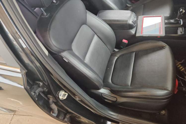 Used Kia K4 2015 1.8L Automatic DLX Special Right Front Seat