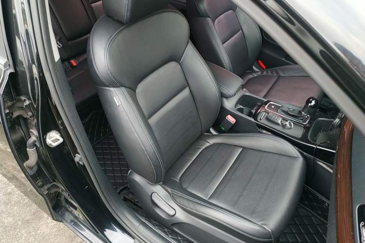 Used Kia K4 2015 1.8L Automatic GLS Special Right Front Seat