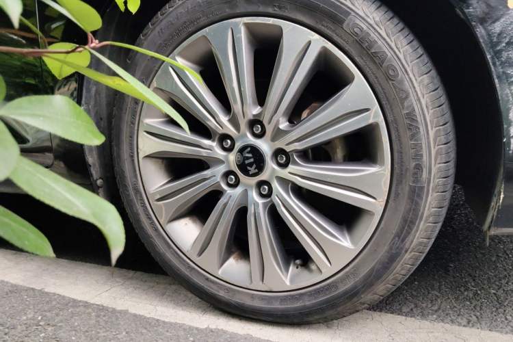 Used Kia K4 2015 1.8L Automatic GLS Special Right Front Wheel Hub
