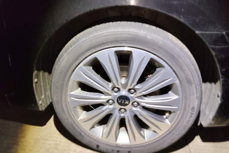 Used Kia K4 2015 1.8L Automatic DLX Special Right Front Wheel Hub