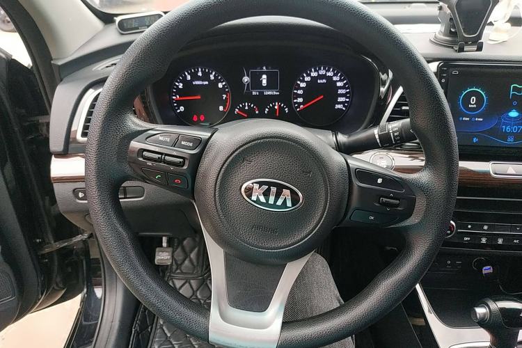 Used Kia K4 2015 1.8L Automatic GLS Special Steering Wheel