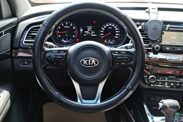 Used Kia K4 2015 1.8L Automatic DLX Special Interior 4