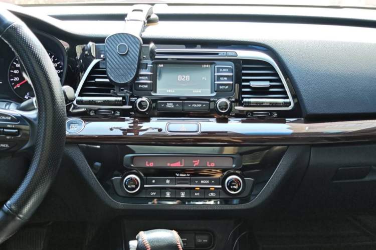 Used Kia K4 2015 1.8L Automatic DLX Special Interior 5