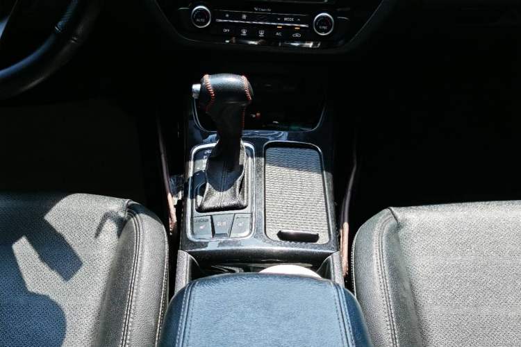 Used Kia K4 2015 1.8L Automatic DLX Special Interior 6
