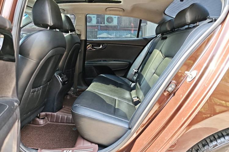 Used Kia K4 2015 1.8L Automatic DLX Special Interior 8
